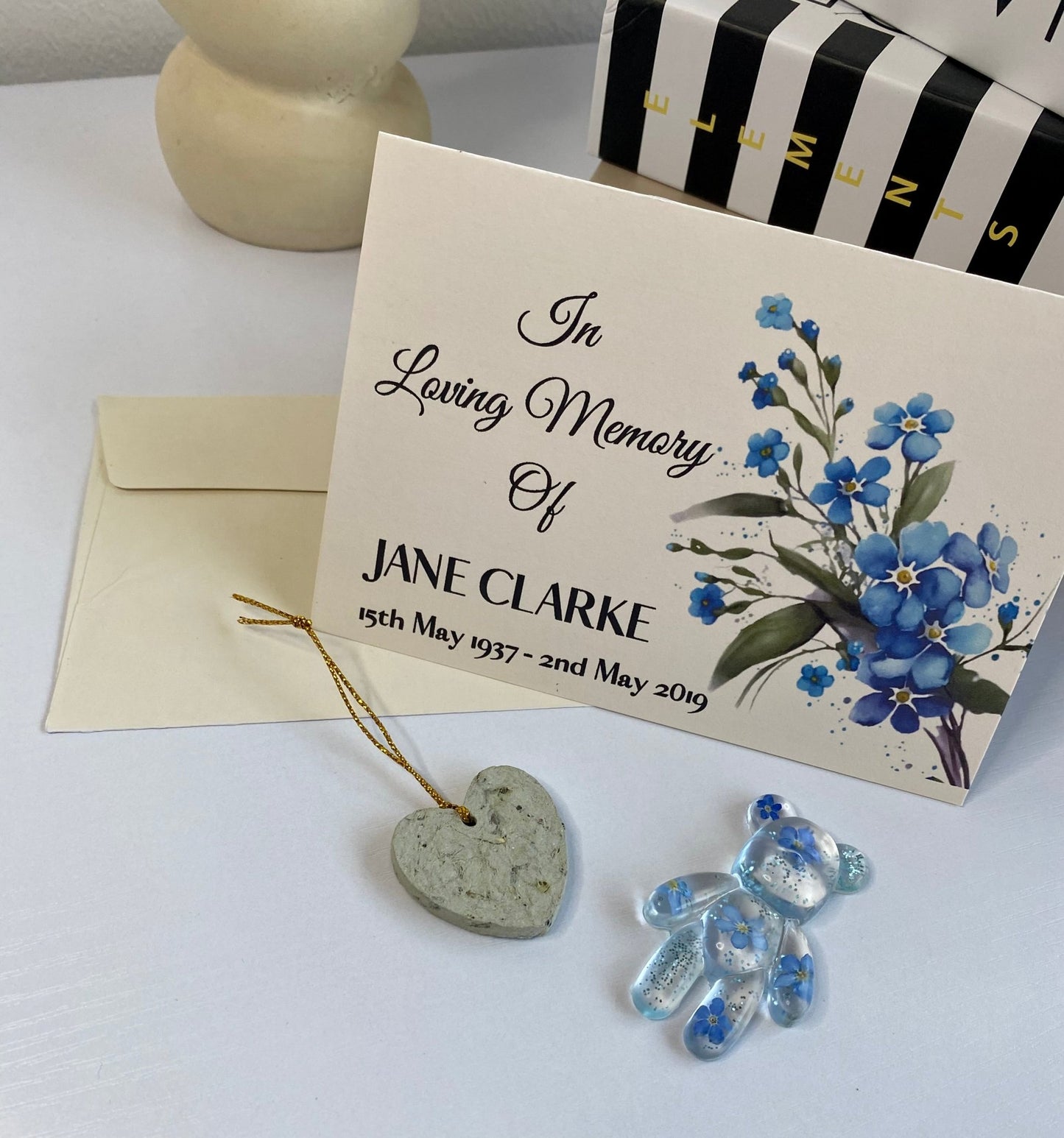 Forget Me Not Worry Bear – Pocket Hug with Pressed Flowers, Plant Me Card Gift, Custom Keychain, Sentimental Keepsake, Forget Me Not Gift - Urban.Picks