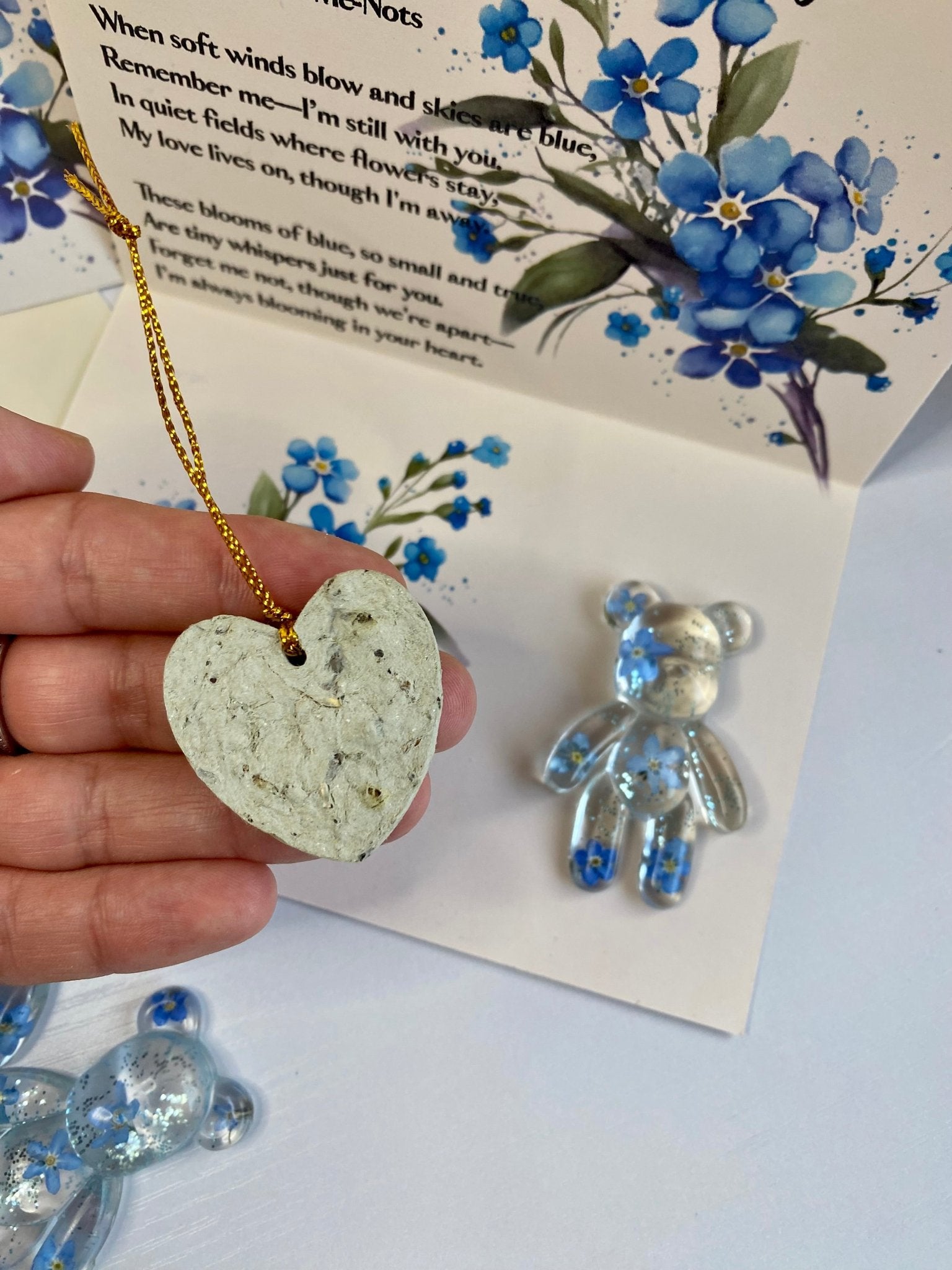 Forget Me Not Worry Bear – Pocket Hug with Pressed Flowers, Plant Me Card Gift, Custom Keychain, Sentimental Keepsake, Forget Me Not Gift - Urban.Picks